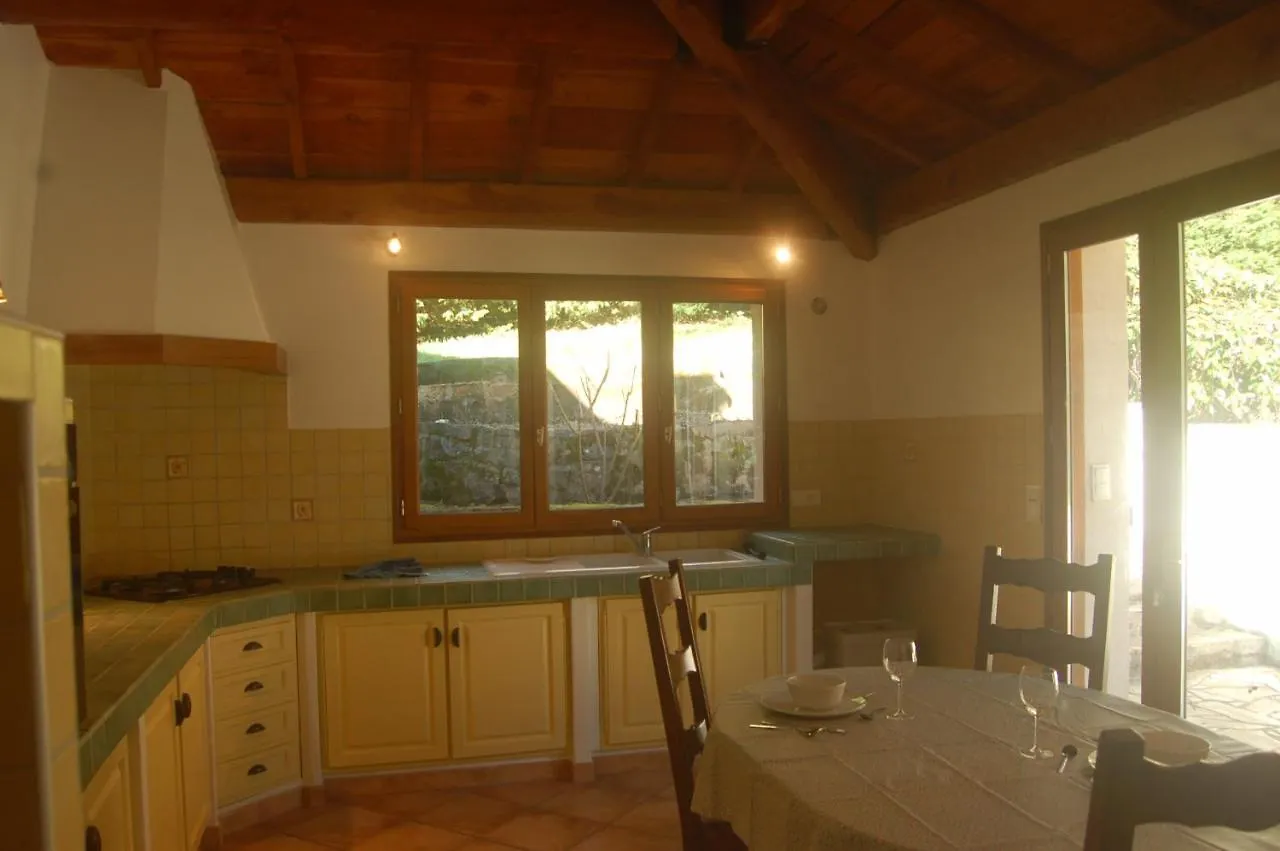 Gîte au bord de la rivière Gijou Saint-Pierre-de-Trivisy 0*,  France