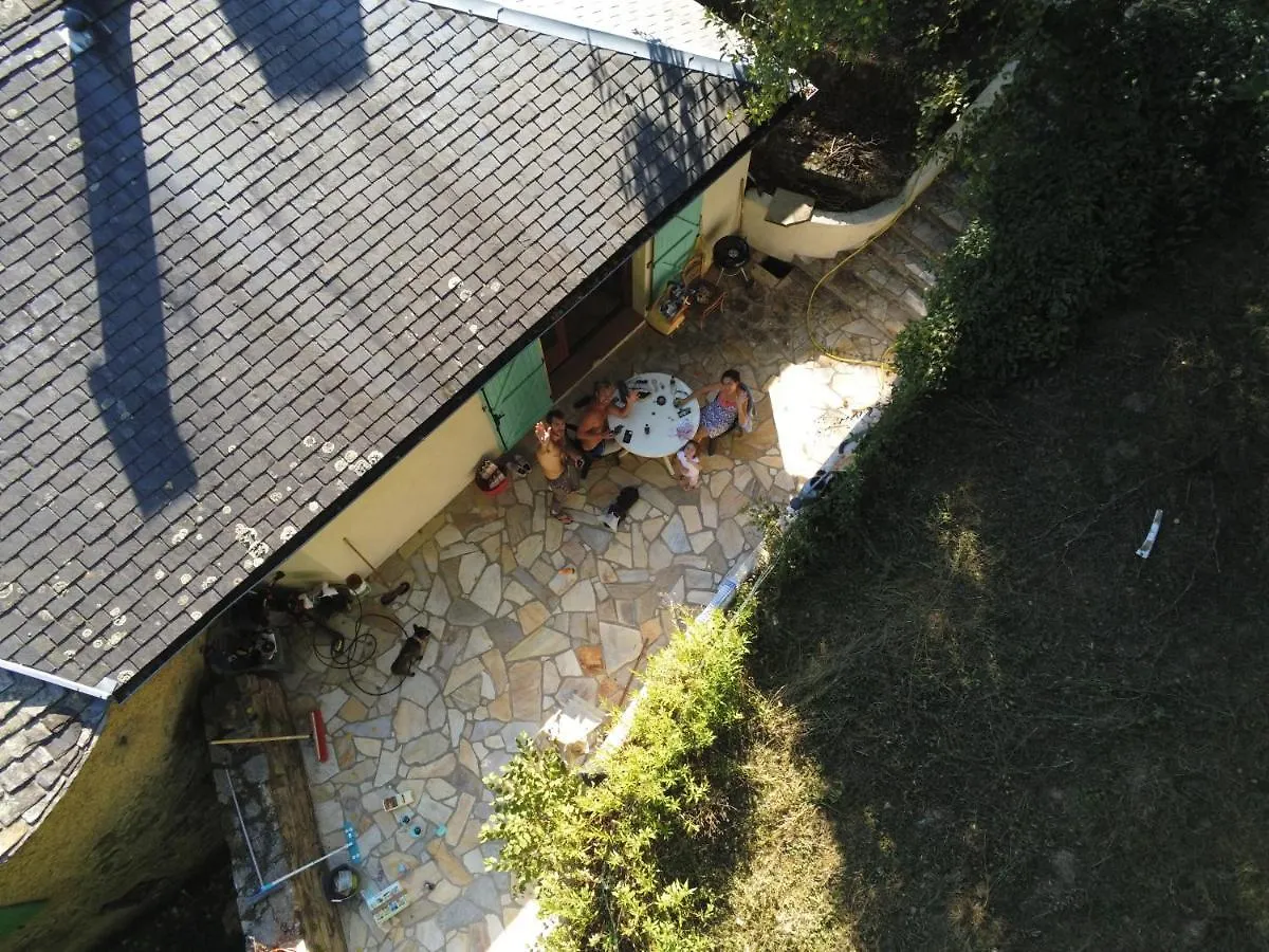 Gîte au bord de la rivière Gijou Saint-Pierre-de-Trivisy Hébergement de vacances