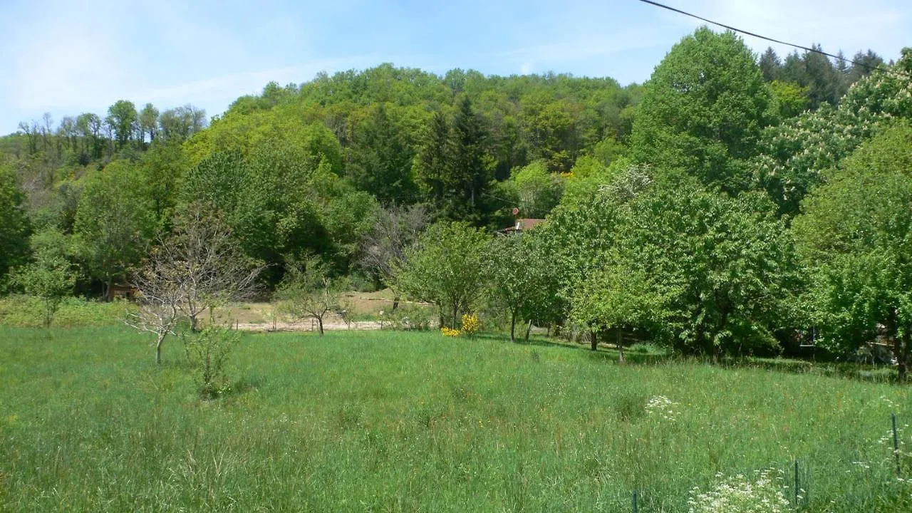 Gîte au bord de la rivière Gijou Saint-Pierre-de-Trivisy Hébergement de vacances