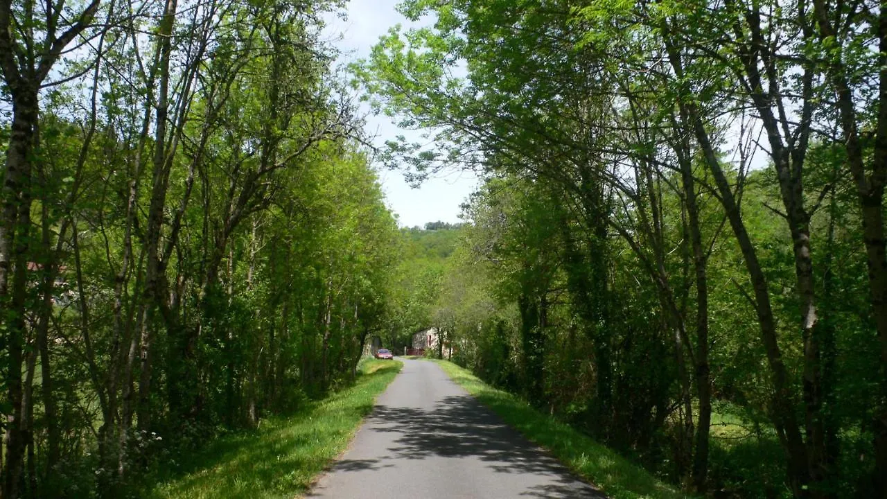 Gîte au bord de la rivière Gijou Saint-Pierre-de-Trivisy Hébergement de vacances