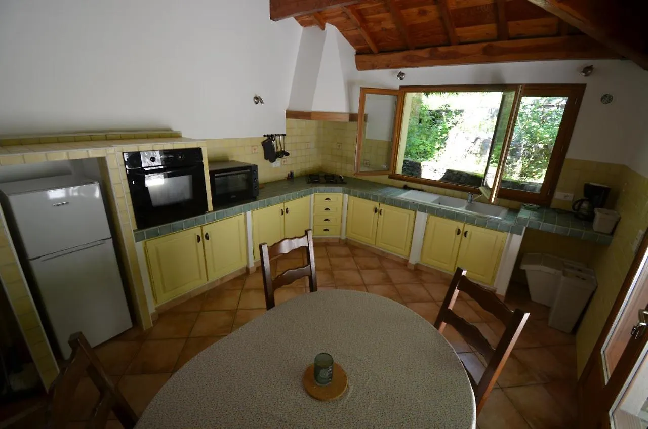 Gîte au bord de la rivière Gijou Saint-Pierre-de-Trivisy